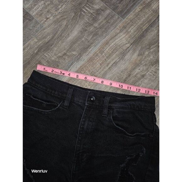 Kendall & Kylie The Icon Short - Picture 2 of 5